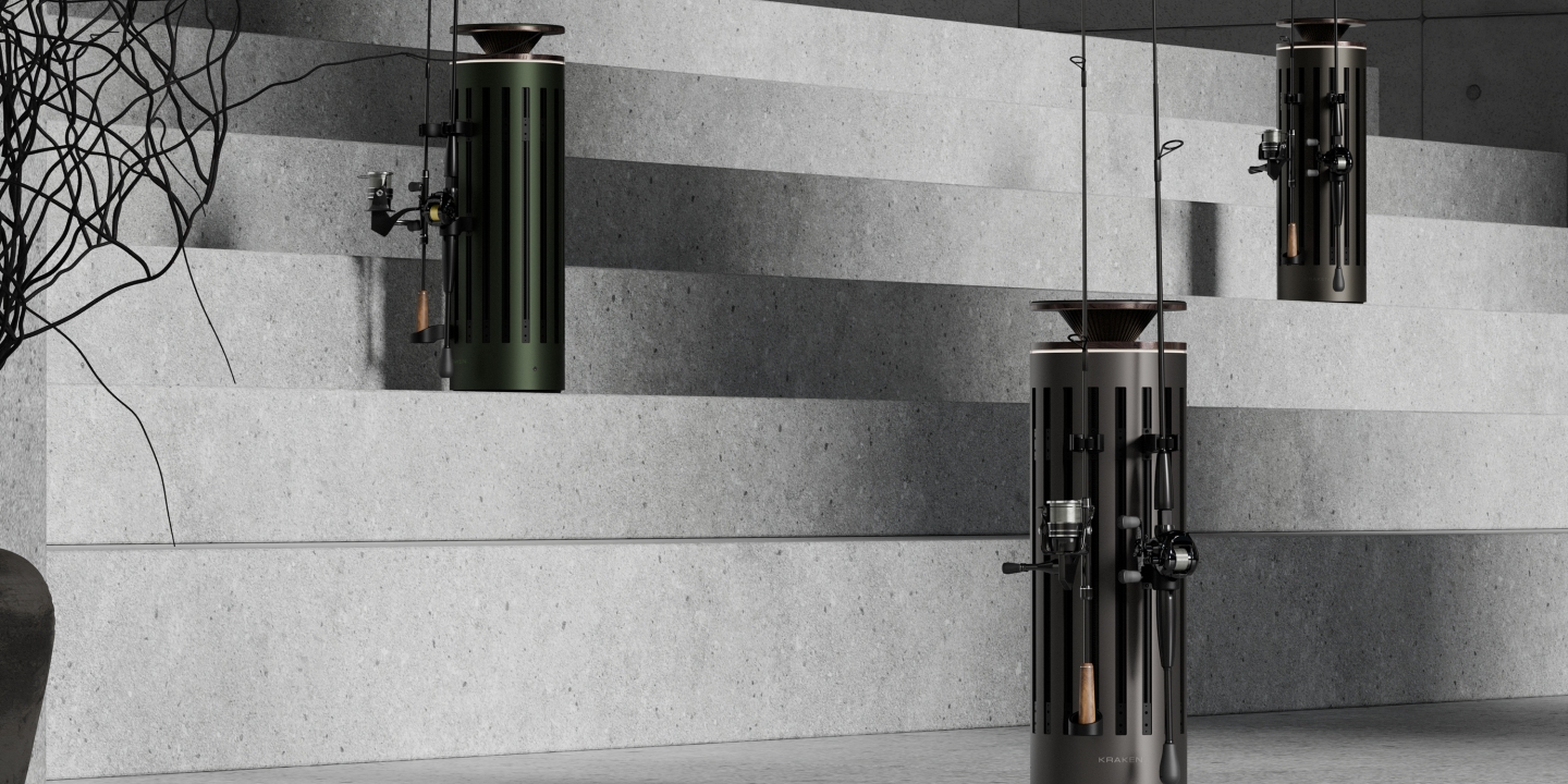 eine-beton-treppe-mit-drei-Produkten-von-Makara-Works-stehen-auf-unterschiedlichen-Hoehen