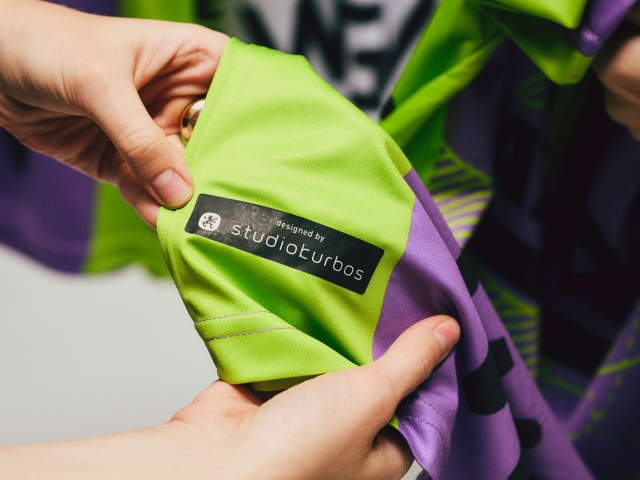 Nahaufnahme-trikot-von-tvb-stuttgart-mit-Batch-designed-von-studiokurbos