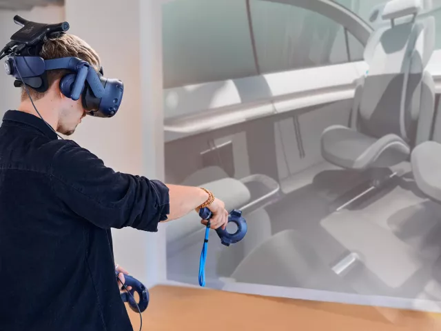 jemand-traegt-vr-brille-und-zeigt-auf-interieur-abbildung